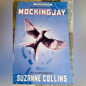 Mockingjay by Suzanne Collins Large Print Softcover Edition